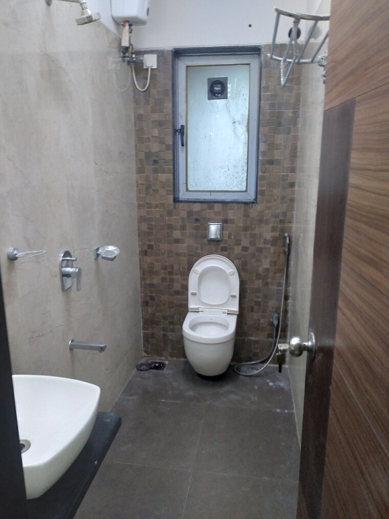 Bathroom, chirag-bhagat-grandeur 2 Bedroom 773 Sq.Ft. Apartment In Malad West Mumbai 9514436