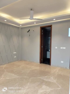 Room in 1 RK Builder Floor at Unitech Business Park, Sector 41 – for Rent