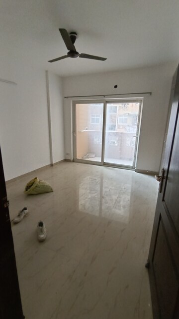 Room in 3 BHK Apartment at Nimbus The Hyde park, Sector 78 – for Rent