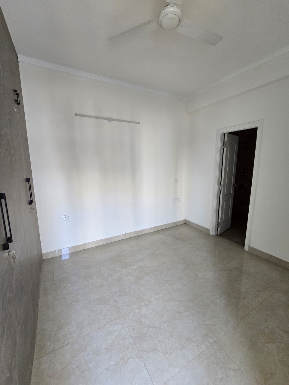 2.5 BHK + Study Room Apartment For Rent in Shree Vardhman Victoria