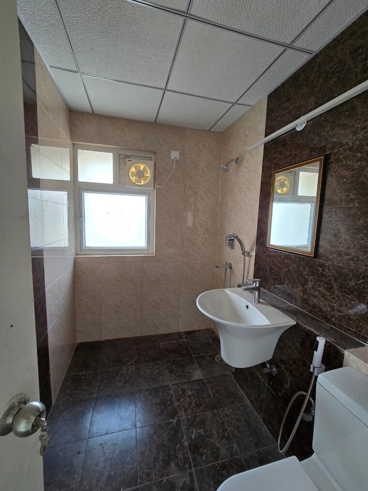Bathroom, shree-vardhman-victoria 2.5 Bedroom 1350 Sq.Ft. Apartment In Sector 70 Gurgaon 9514447