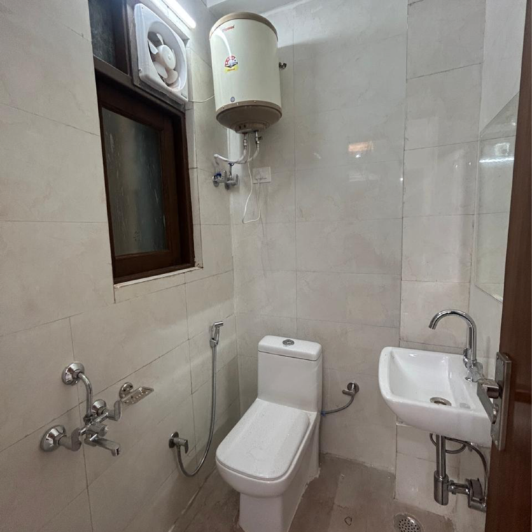 Bathroom, malviya nagar 2 Bedroom 900 Sq.Ft. Builder Floor In Malviya Nagar Delhi 9514474