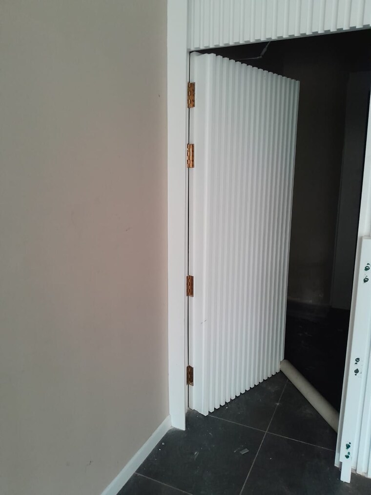 Bathroom, atul-blue-empire Commercial Shop 5951 Sq.Ft. In Kandivali West Mumbai 9514477