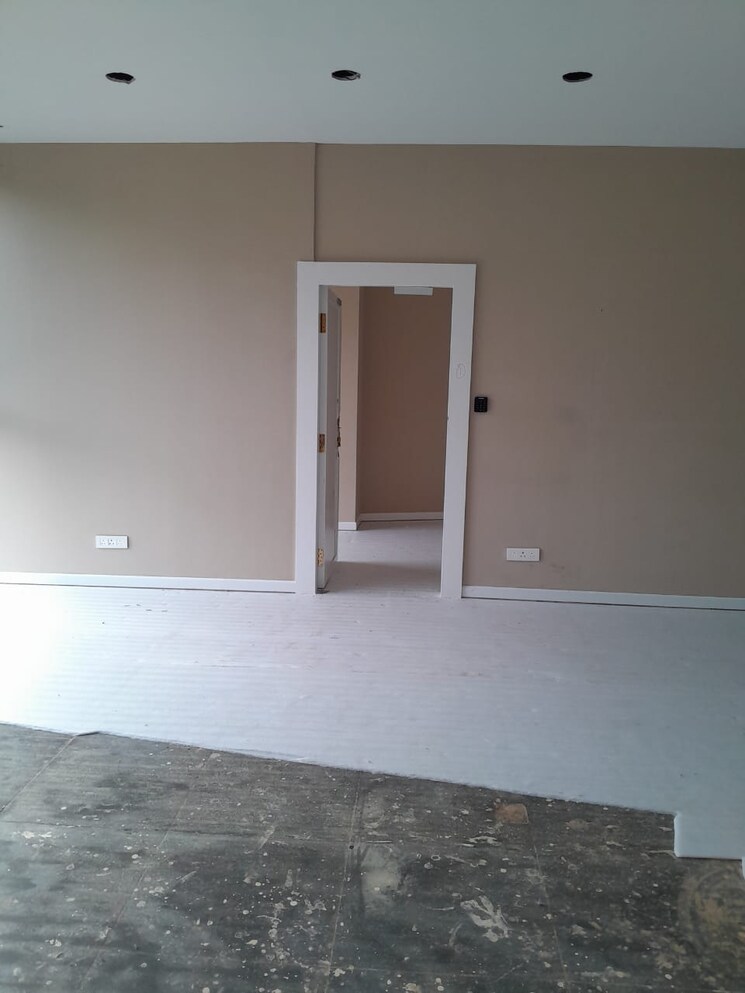 Room, atul-blue-empire Commercial Shop 5951 Sq.Ft. In Kandivali West Mumbai 9514477