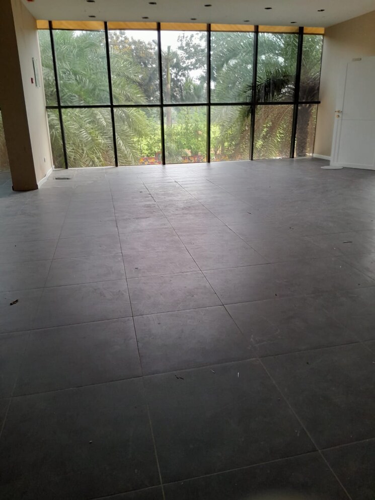 Room, atul-blue-empire Commercial Shop 5951 Sq.Ft. In Kandivali West Mumbai 9514477