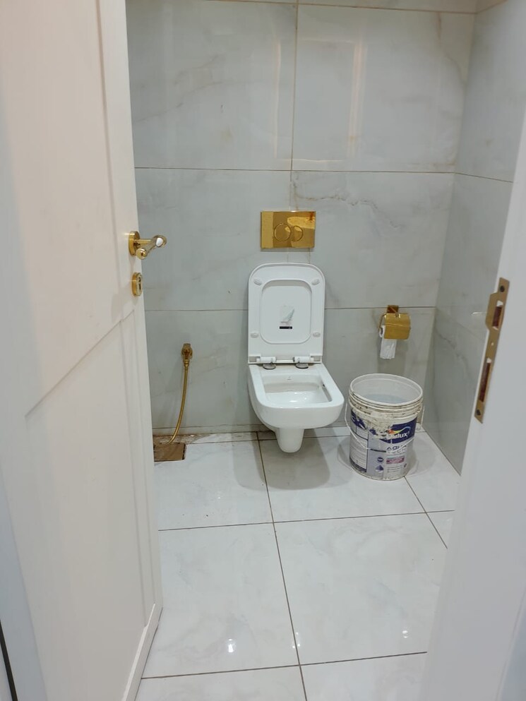Bathroom, atul-blue-empire Commercial Shop 5951 Sq.Ft. In Kandivali West Mumbai 9514477