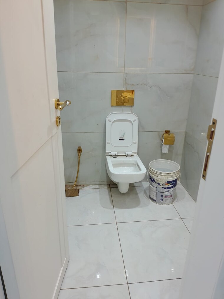 Bathroom, atul-blue-empire Commercial Shop 5951 Sq.Ft. In Kandivali West Mumbai 9514477