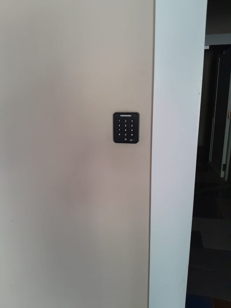 Room, atul-blue-empire Commercial Shop 5951 Sq.Ft. In Kandivali West Mumbai 9514477