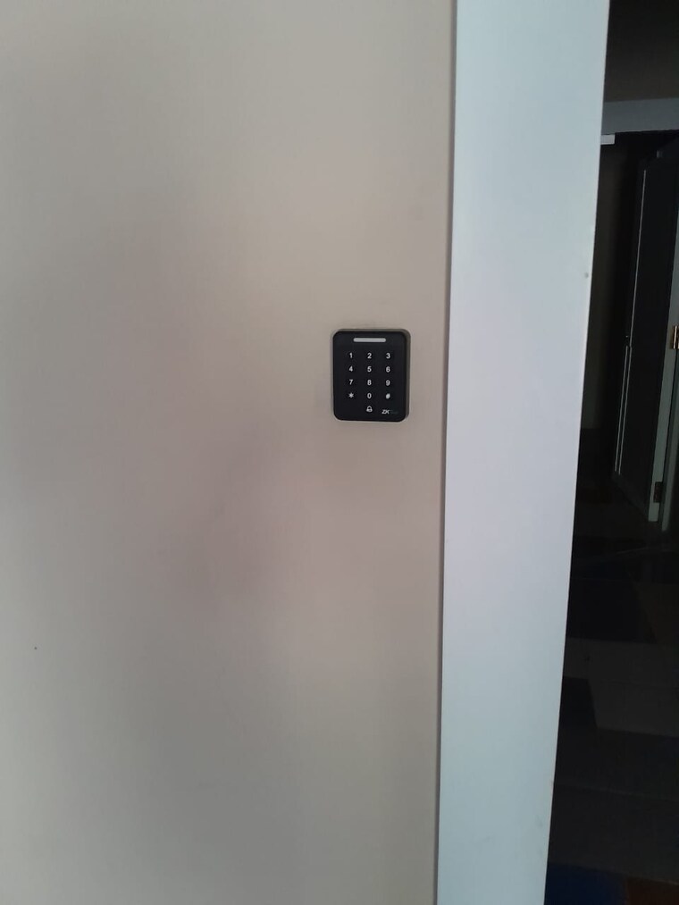 Room, atul-blue-empire Commercial Shop 5951 Sq.Ft. In Kandivali West Mumbai 9514477