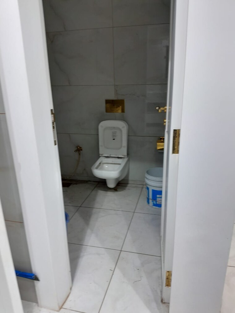 Bathroom, atul-blue-empire Commercial Shop 5951 Sq.Ft. In Kandivali West Mumbai 9514477