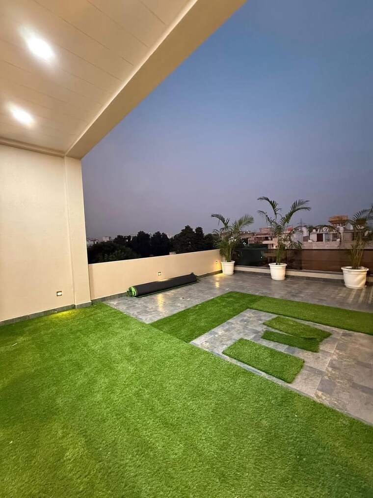 Garden, civil lines 6 Bedroom 1200 Sq.Yd. Villa In Civil Lines Delhi 9514478
