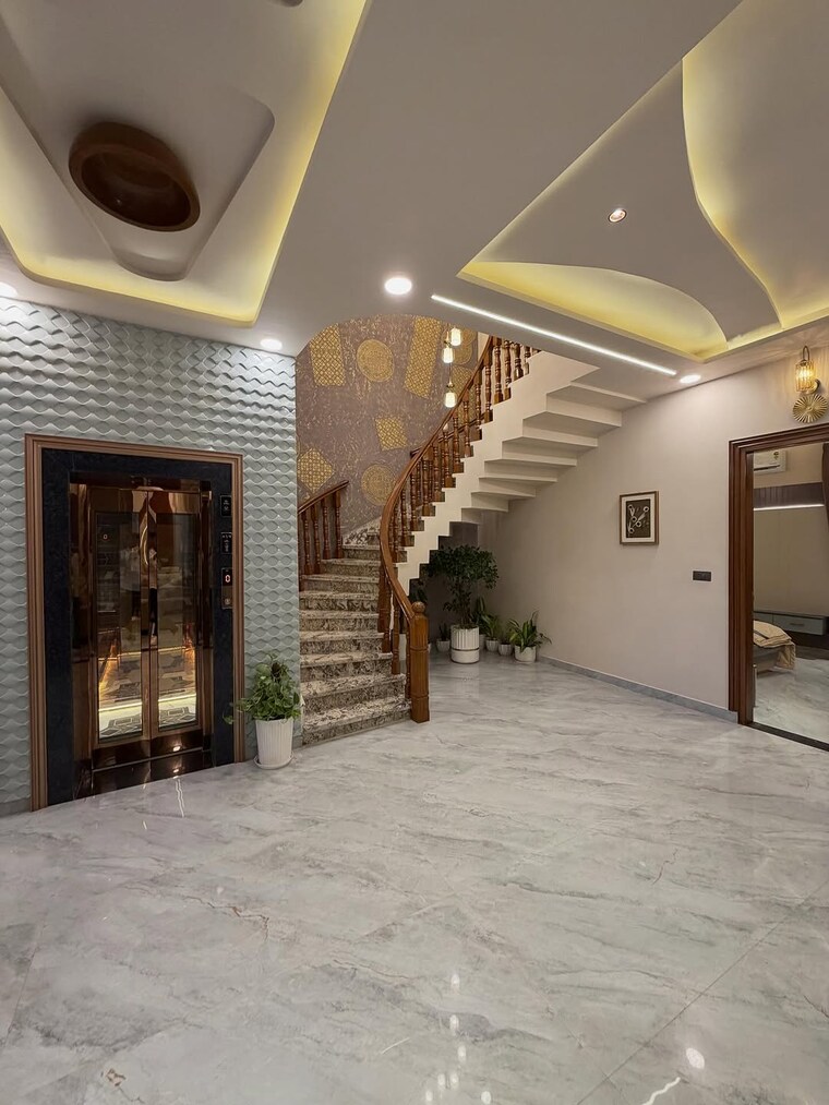  Parking, civil lines 6 Bedroom 1200 Sq.Yd. Villa In Civil Lines Delhi 9514478