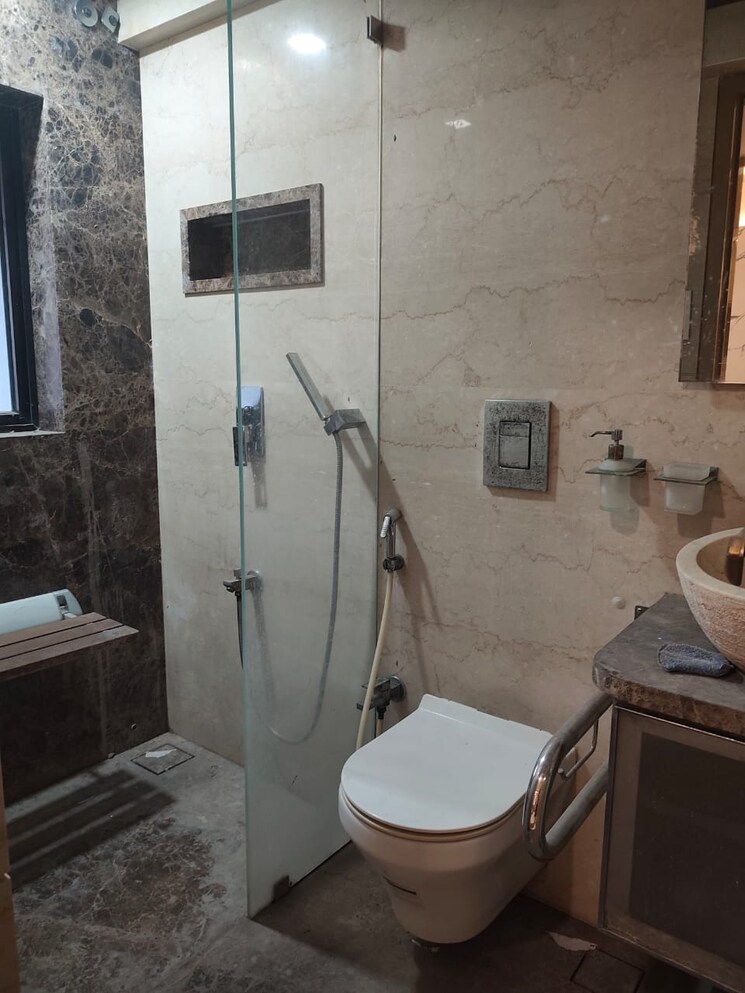Bathroom, magnum-tower-chs 3.5 Bedroom 1800 Sq.Ft. Apartment In Andheri West Mumbai 9514491