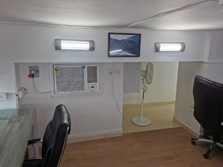 Team Area, crystal-paradise Commercial Office Space 600 Sq.Ft. In Andheri West Mumbai 9514498