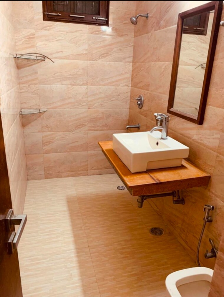 Bathroom, alaknanda 3 Bedroom 1800 Sq.Ft. Builder Floor In Alaknanda Delhi 9514500