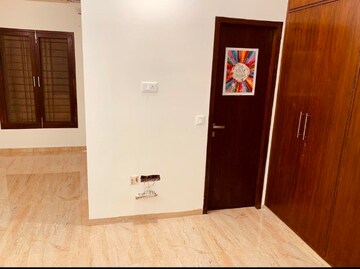 Room in 3 BHK Builder Floor at Alaknanda – for Rent
