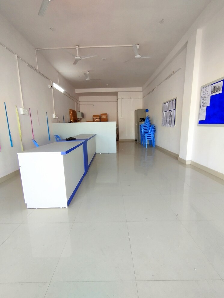Team Area, krishna nagar Commercial Office Space 1000 Sq.Ft. In Krishna Nagar Mathura 9514518
