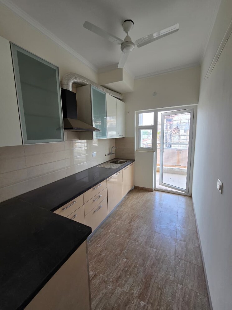 Kitchen, shree-vardhman-victoria 2.5 Bedroom 1350 Sq.Ft. Apartment In Sector 70 Gurgaon 9514519