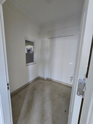 Room in 2.5 BHK Apartment at Shree Vardhman Victoria, Sector 70 – for Rent