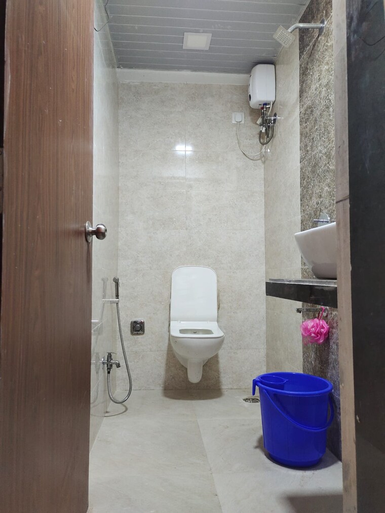 Bathroom, goregaon west Pg For Boys & Girls In Goregaon West 9514527