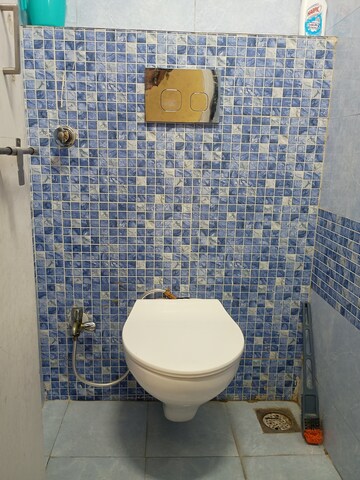 Bathroom in 1 BHK Apartment at Sector 14 Dwarka – for Rent