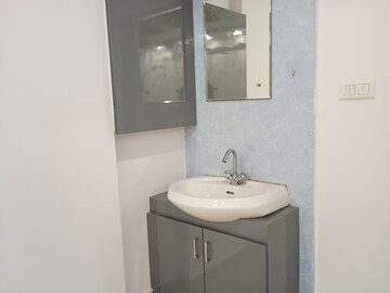 Bathroom in 1 BHK Apartment at Sector 14 Dwarka – for Rent