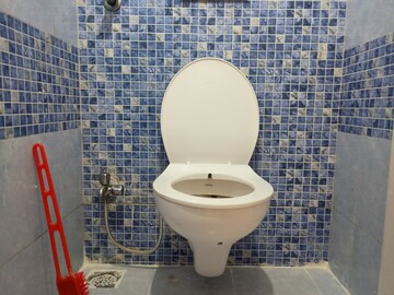 Bathroom in 1 BHK Apartment at Sector 14 Dwarka – for Rent