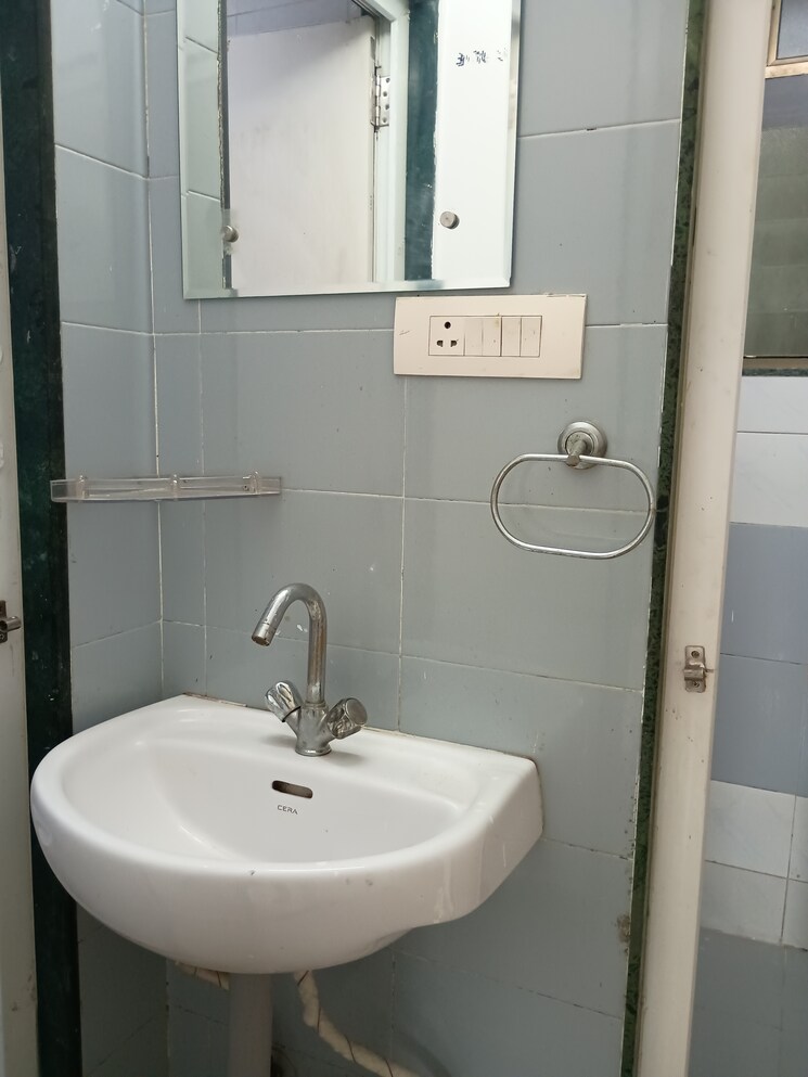 Bathroom, sector 14 dwarka 1 Bedroom 525 Sq.Ft. Apartment In Sector 14 Dwarka Delhi 9514553