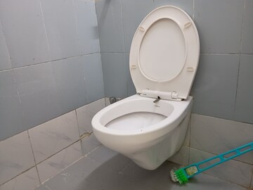 Bathroom in 1 BHK Apartment at Sector 14 Dwarka – for Rent