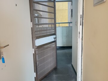 Bathroom in 1 BHK Apartment at Sector 14 Dwarka – for Rent