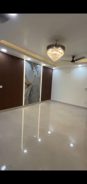 Furnished Amenities in 4 BHK Builder Floor at Dwarka Mor – for Sale