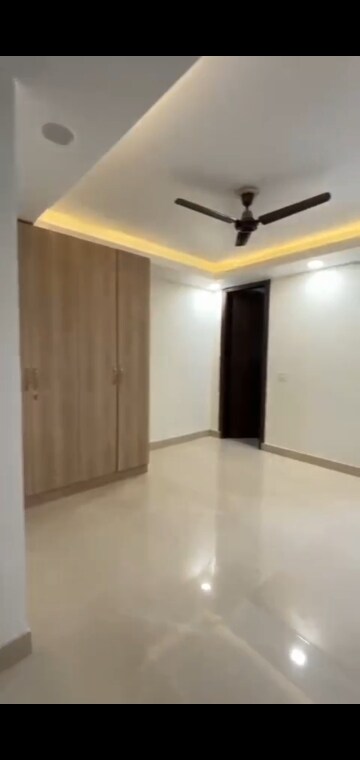 Room in 4 BHK Builder Floor at Dwarka Mor – for Sale