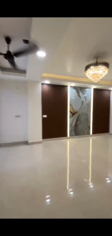 Furnished Amenities in 4 BHK Builder Floor at Dwarka Mor – for Sale