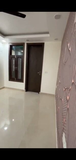 Room in 4 BHK Builder Floor at Dwarka Mor – for Sale