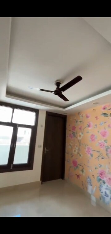 Room in 4 BHK Builder Floor at Dwarka Mor – for Sale