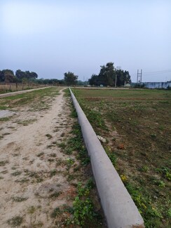 Plot For Sale in Jankipuram Extension