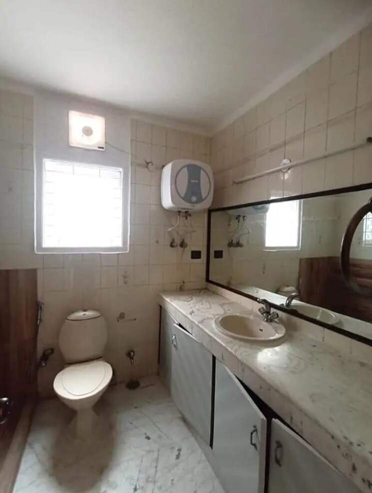 Attached Bathroom, greater kailash ii 4 Bedroom 3000 Sq.Ft. Builder Floor In Greater Kailash ii Delhi 9514625