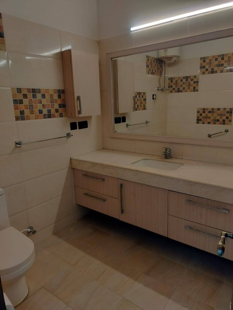 Attached Bathroom, greater kailash i 3 Bedroom 2500 Sq.Ft. Builder Floor In Greater Kailash I Delhi 9514630