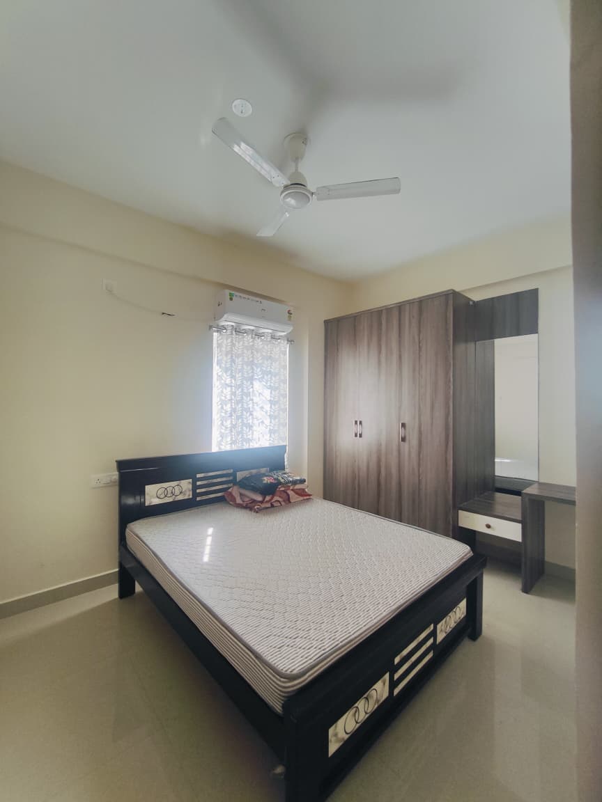 1 BHK + Extra Room Apartment For Rent in HI-Tech City 