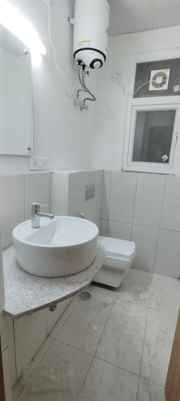 Bathroom in 5 BHK Apartment at SS Linden, Sector 84 – for Sale