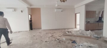 Room in 5 BHK Apartment at SS Linden, Sector 84 – for Sale