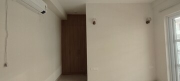 Room in 5 BHK Apartment at SS Linden, Sector 84 – for Sale