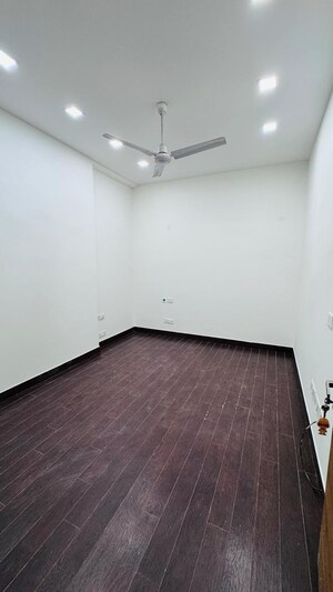 Room in 3 BHK Builder Floor at Sector 45 – for Rent