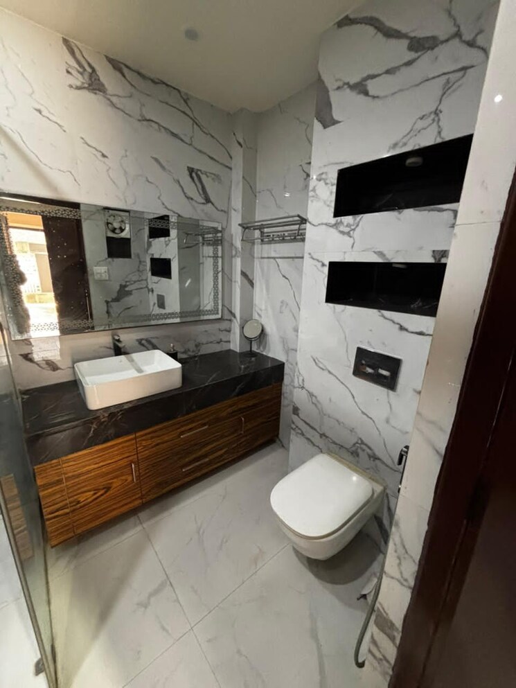 Team Area, rwa-apartments-sector-51 2 Bedroom 1450 Sq.Ft. Apartment In Sector 51 Noida 9514750