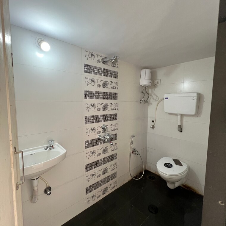 Bathroom, mukti-shantinath-tower 2 Bedroom 625 Sq.Ft. Apartment In Vartak Ward Palghar 9514752