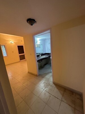 2 BHK Apartment For Rent in RWA Apartments Sector 30, Sector 30