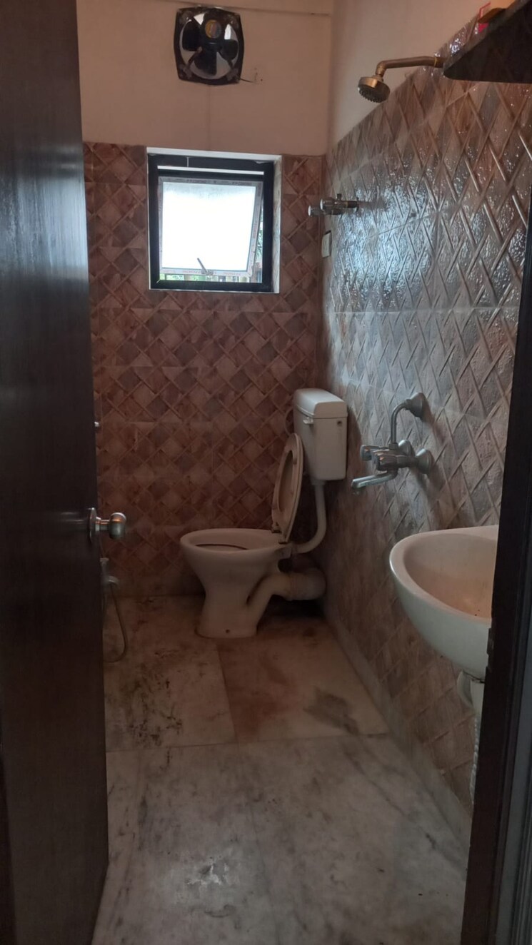 Bathroom, topsia road 2 Bedroom 850 Sq.Ft. Apartment In Topsia Road Kolkata 9514784