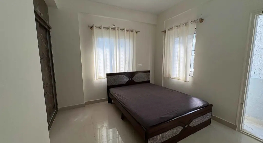 1 BHK + Extra Room Apartment For Rent in HI-Tech City 