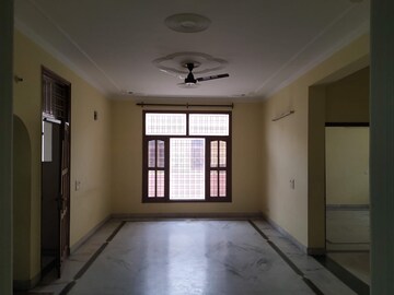 2 BHK Builder Floor For Rent in Sector 15