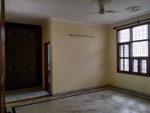 Room in 2 BHK Builder Floor at Sector 15 – for Rent